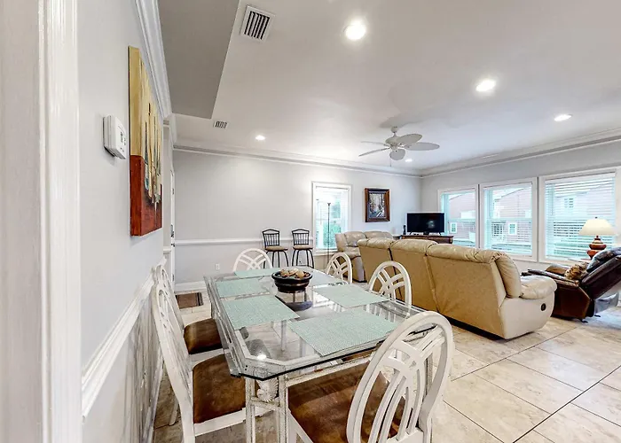 Holiday home Spacious With Wifi W&d Ac Community Pool Fishing Pier & Access Gulf Shores