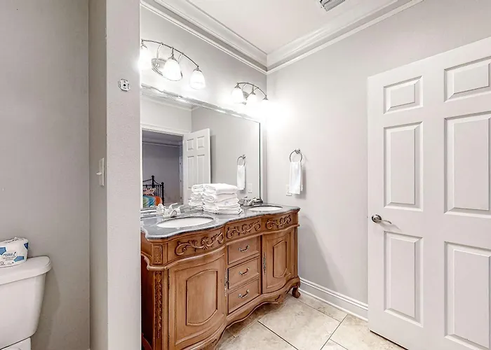Holiday home Spacious With Wifi W&d Ac Community Pool Fishing Pier & Access Gulf Shores