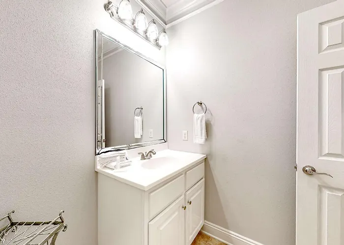 Spacious With Wifi W&d Ac Community Pool Fishing Pier & Access