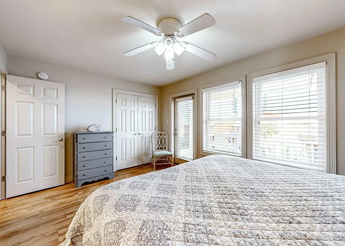 Holiday home Spacious With Wifi W&d Ac Community Pool Fishing Pier & Access Gulf Shores