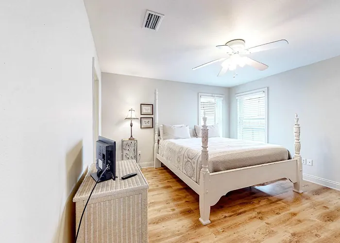 Spacious With Wifi W&d Ac Community Pool Fishing Pier & Access