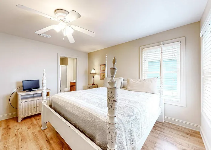 Holiday home Spacious With Wifi W&d Ac Community Pool Fishing Pier & Access Gulf Shores