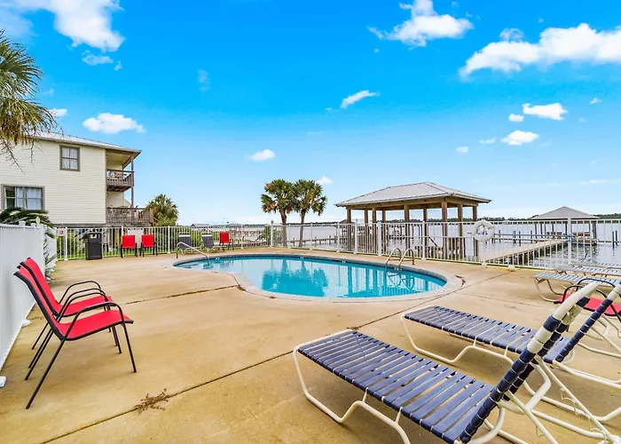 Spacious With Wifi W&d Ac Community Pool Fishing Pier & Access Holiday home *