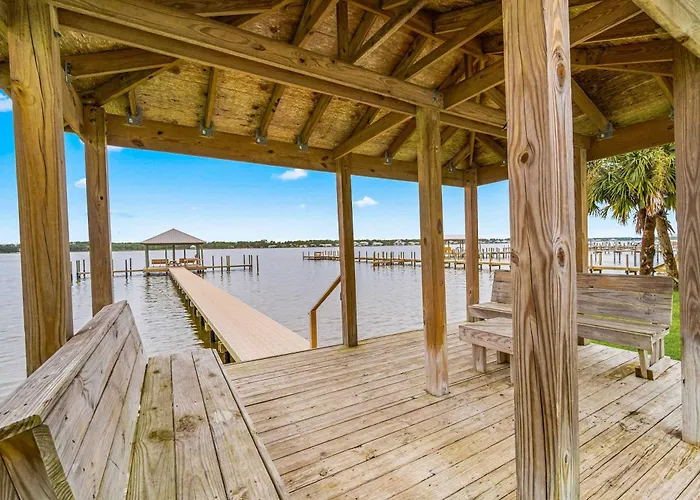 Spacious With Wifi W&d Ac Community Pool Fishing Pier & Access Holiday home *
